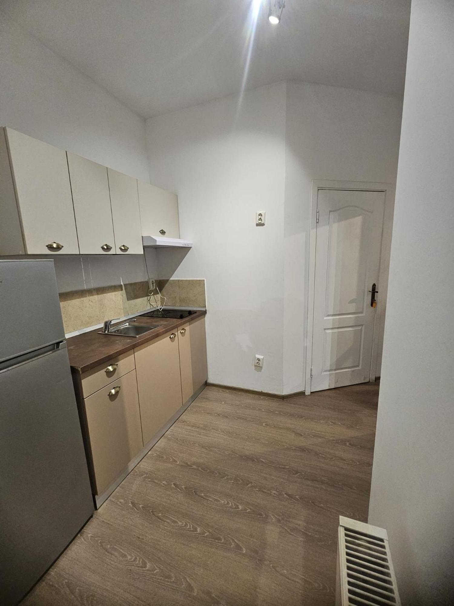 Stanford Aparthotel Gara De Nord Bukarest Eksteriør billede